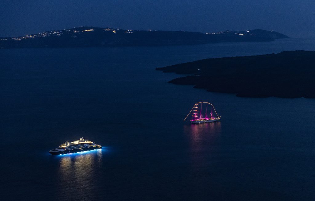 Greece - 2022_04_27_697_santorini_ships_night